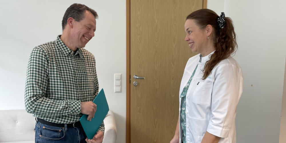 Mikan tarina, Mikan tarina — Health Clinic Laihdutusklinikka Sinä, joka harkitset lihavuusleikkausta älä arkaile, vaan ole rohkea! Vain sinä itse voit tehdä päätöksen ja lähteä muuttamaan elämäntapaasi kohti terveempää elämää. Niille Ihmisille, jotka epäröivät hakeutumista Viroon hoitoon voin kertoa, ettei kannata epäröidä. Hoidon laatu, palvelu ja ammattimaisuus on todella hyvä! Minä voin suositella Health Clinic painonhallintaklinikkaa, koska koko henkilökunta on ammattitaitoista, huolehtivaa ja työlleen omistautunutta!